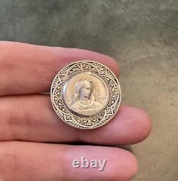 19th E. DROPSY BEAUTIFUL ANTIQUE BROOCH IN SOLID SILVER, CHISELLED ENGRAVING, Hallmark