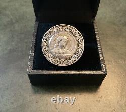 19th E. DROPSY BEAUTIFUL ANTIQUE BROOCH IN SOLID SILVER, CHISELLED ENGRAVING, Hallmark