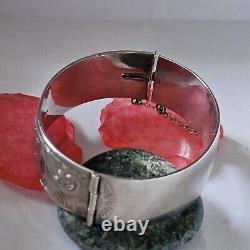 925 Sterling Silver Opening Bangle Engraved with Anchor and Lion Hallmarks 1960 Vintage 58g