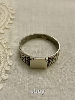 ANTIQUE SOLID SILVER SIGNET RING TRUE CHISEL WORK / Hallmarks