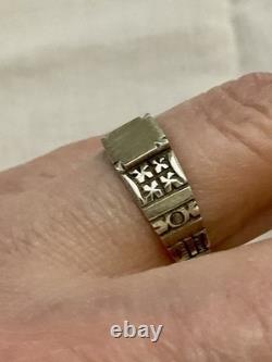 ANTIQUE SOLID SILVER SIGNET RING TRUE CHISEL WORK / Hallmarks