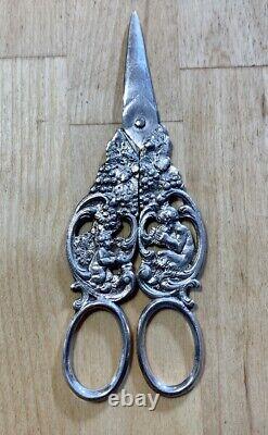 Ancienne Pair Of Raisin Vessels Massif Raisins Pan And A Putti Silver