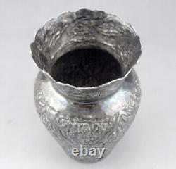 Ancient Oriental vase in solid silver, hallmarked, early 20th century, 148.5 g