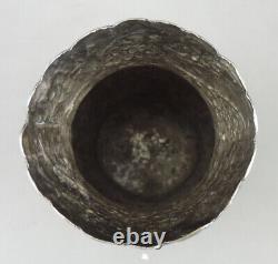 Ancient Oriental vase in solid silver, hallmarked, early 20th century, 148.5 g