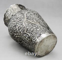 Ancient Oriental vase in solid silver, hallmarked, early 20th century, 148.5 g