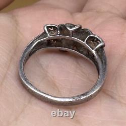 Ancient Roman ring in solid silver with flower motif, rare antique