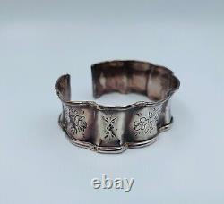 Ancient Solid Silver Bracelet with Minerva Head Hallmark Engraved Flower 17 Grams W1112