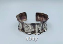 Ancient Solid Silver Bracelet with Minerva Head Hallmark Engraved Flower 17 Grams W1112