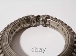 Antique 19th-Century Bedouin Tribal Solid Silver Bangle Bracelet, Yemen/Rashaida