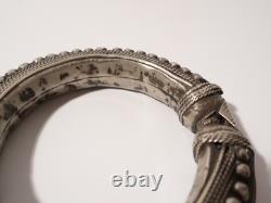 Antique 19th-Century Bedouin Tribal Solid Silver Bangle Bracelet, Yemen/Rashaida