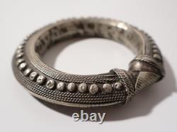 Antique 19th-Century Bedouin Tribal Solid Silver Bangle Bracelet, Yemen/Rashaida