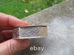 Antique box with a laurel crown decoration in solid silver 55 g