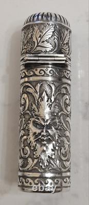 Antique perfume or salt bottle in solid silver from the 19th century. London. French hallmarks.