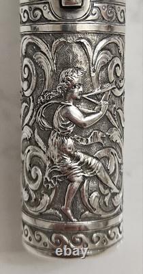 Antique perfume or salt bottle in solid silver from the 19th century. London. French hallmarks.