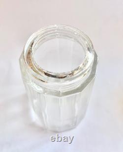 Antique sugar shaker with solid silver mount and cut crystal, weight 193.8 g