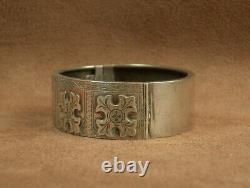 BEAUTIFUL ANTIQUE RIGID OPENING CUFF BRACELET IN SOLID SILVER 19th CENTURY