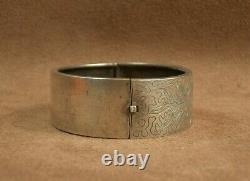 BEAUTIFUL ANTIQUE RIGID OPENING CUFF BRACELET IN SOLID SILVER 19th CENTURY