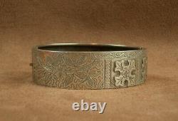 BEAUTIFUL ANTIQUE RIGID OPENING CUFF BRACELET IN SOLID SILVER 19th CENTURY