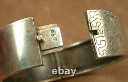 BEAUTIFUL ANTIQUE RIGID OPENING CUFF BRACELET IN SOLID SILVER 19th CENTURY