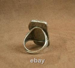 BEAUTIFUL ANTIQUE SILVER AND CARVED JADE RING, EARLY 20th CENTURY CHINA