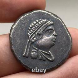 Beautiful Ancient Roman Greek Piece in Solid Silver in Good Condition