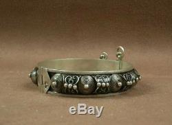 Beautiful Antique Berber Bracelet In Sterling Silver & Email Poincon Cow Morocco