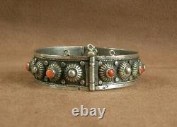 Beautiful Stuff Bracelet Ancien Berbere Silver Massif & Coral Cabochons