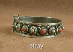 Beautiful Stuff Bracelet Ancien Berbere Silver Massif & Coral Cabochons