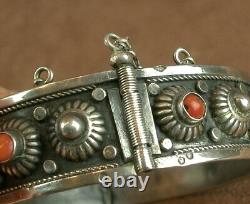 Beautiful Stuff Bracelet Ancien Berbere Silver Massif & Coral Cabochons