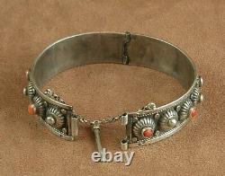 Beautiful Stuff Bracelet Ancien Berbere Silver Massif & Coral Cabochons