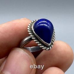 Beautiful antique Roman ring in solid silver with natural lapis stone