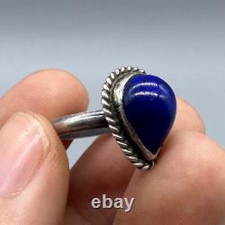 Beautiful antique Roman ring in solid silver with natural lapis stone
