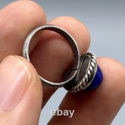 Beautiful antique Roman ring in solid silver with natural lapis stone