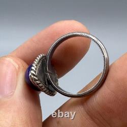 Beautiful antique Roman ring in solid silver with natural lapis stone