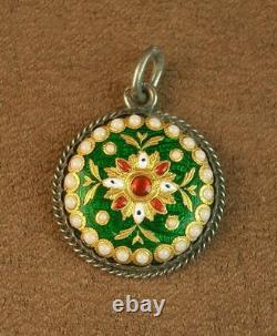 Beautiful old pendant in solid silver and Bressan enamels with a green background