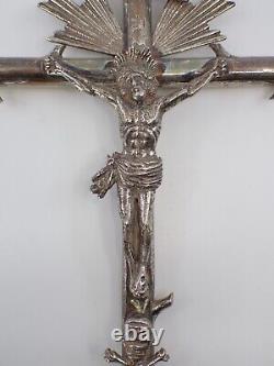 Important regional ancient solid silver crucifix from the early 19th century.