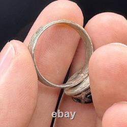 Magnificent and beautiful unique ancient Roman legionary ring in solid silver