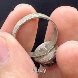 Magnificent and beautiful unique ancient Roman legionary ring in solid silver