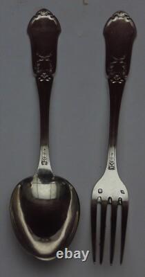 Magnificent antique pair of silver-plated covered dishes with Minerva hallmark and silversmith R&I, 107.6 grams.