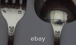 Magnificent antique pair of silver-plated covered dishes with Minerva hallmark and silversmith R&I, 107.6 grams.