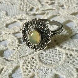 Natural Sublime Opal, Argent Massif Ancienne Ring, Single Bijou