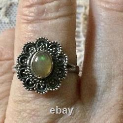 Natural Sublime Opal, Argent Massif Ancienne Ring, Single Bijou