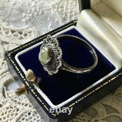 Natural Sublime Opal, Argent Massif Ancienne Ring, Single Bijou