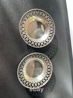 Old pair of solid silver dishes with reticulated border, diameter 7.9 cm