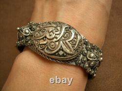 Translation: 'Beautiful Ancient Berber Bracelet in Solid Stamped Silver'