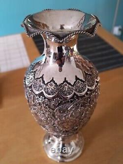 Very beautiful antique solid silver vase. Persia. 580 gr. Islamic art. Hallmark.