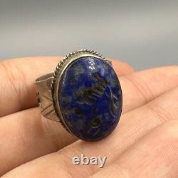 Very old ancient Roman ring in solid silver with lapis lazuli and carved stone