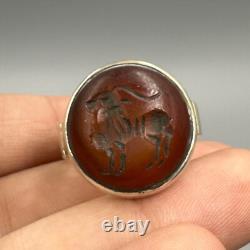 Very old antique ring in solid silver with agate cabochon stone