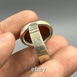 Very old antique ring in solid silver with agate cabochon stone