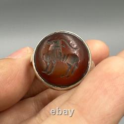 Very old antique ring in solid silver with agate cabochon stone